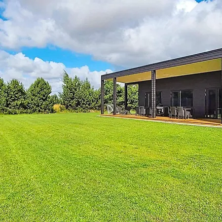 Luxury Retreat With - By Traum *